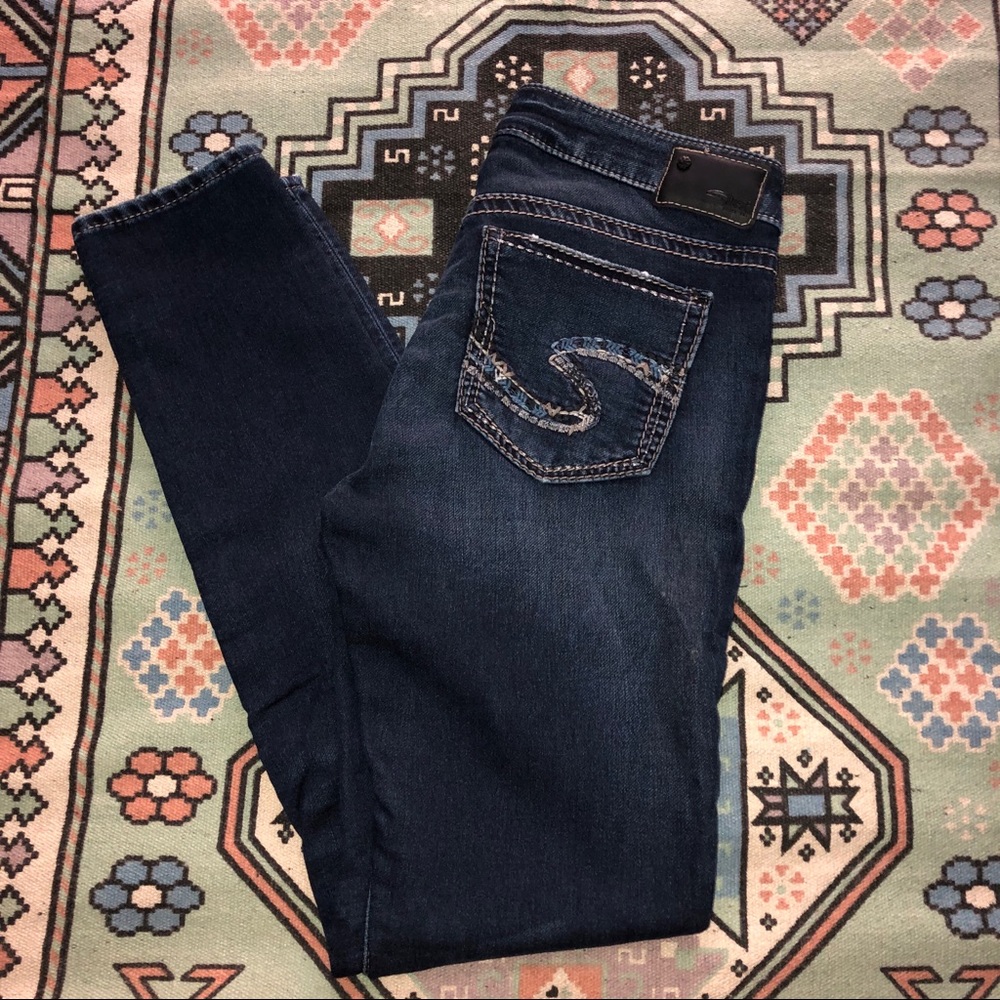 Distressed dark wash skinny jeans
